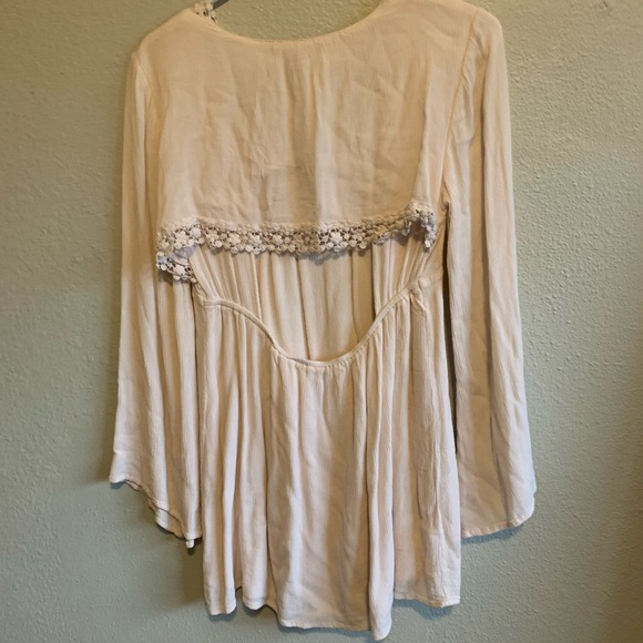 White Bellsleeve Boho dress - Picture 2 of 3